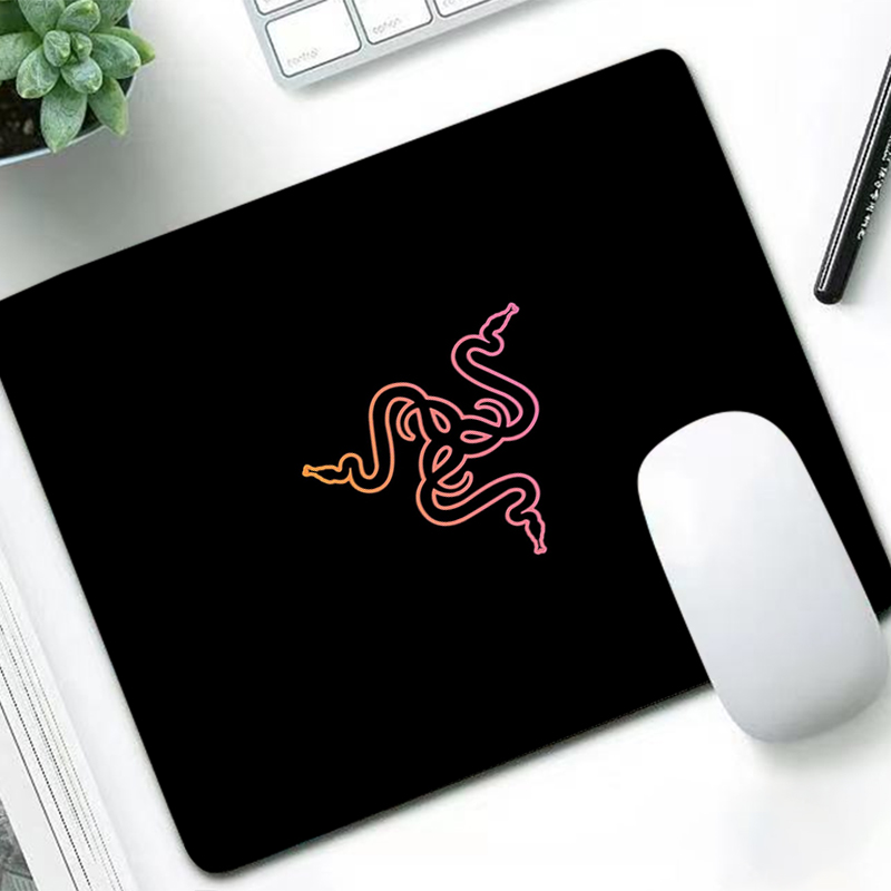 Laptop Accessories For Programmers - Podkładka pod mysz Razer Luxury Anime